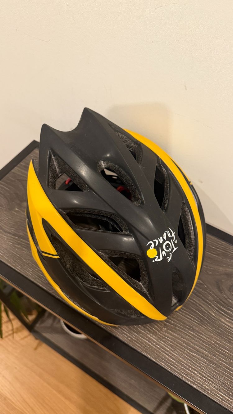 Immagine di Black And Yellow Cycling Helmet 3